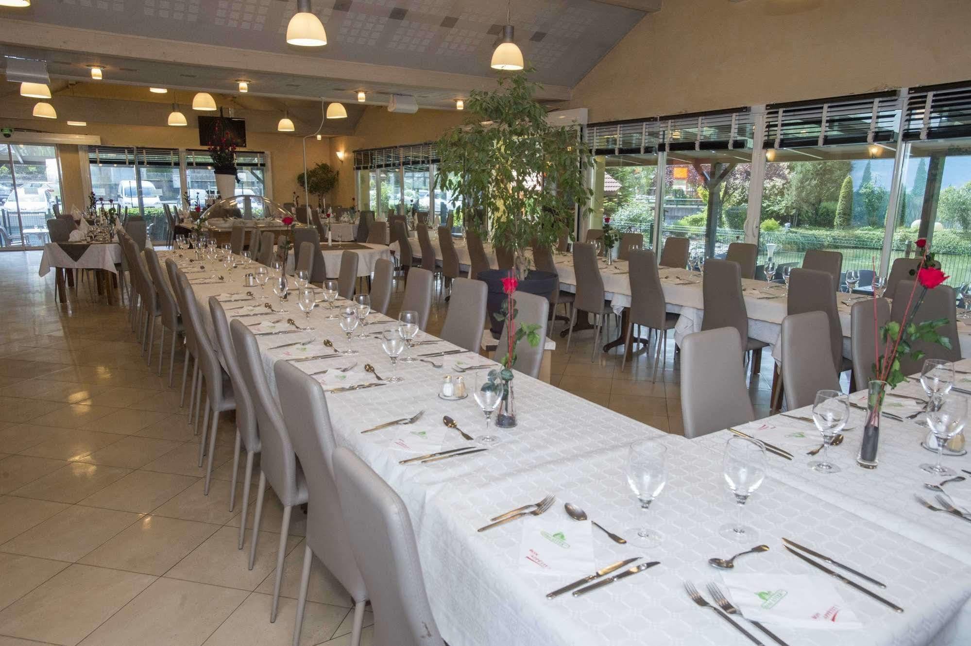 Hotel Aster Restaurant Aux Arcades Briey Eksteriør billede